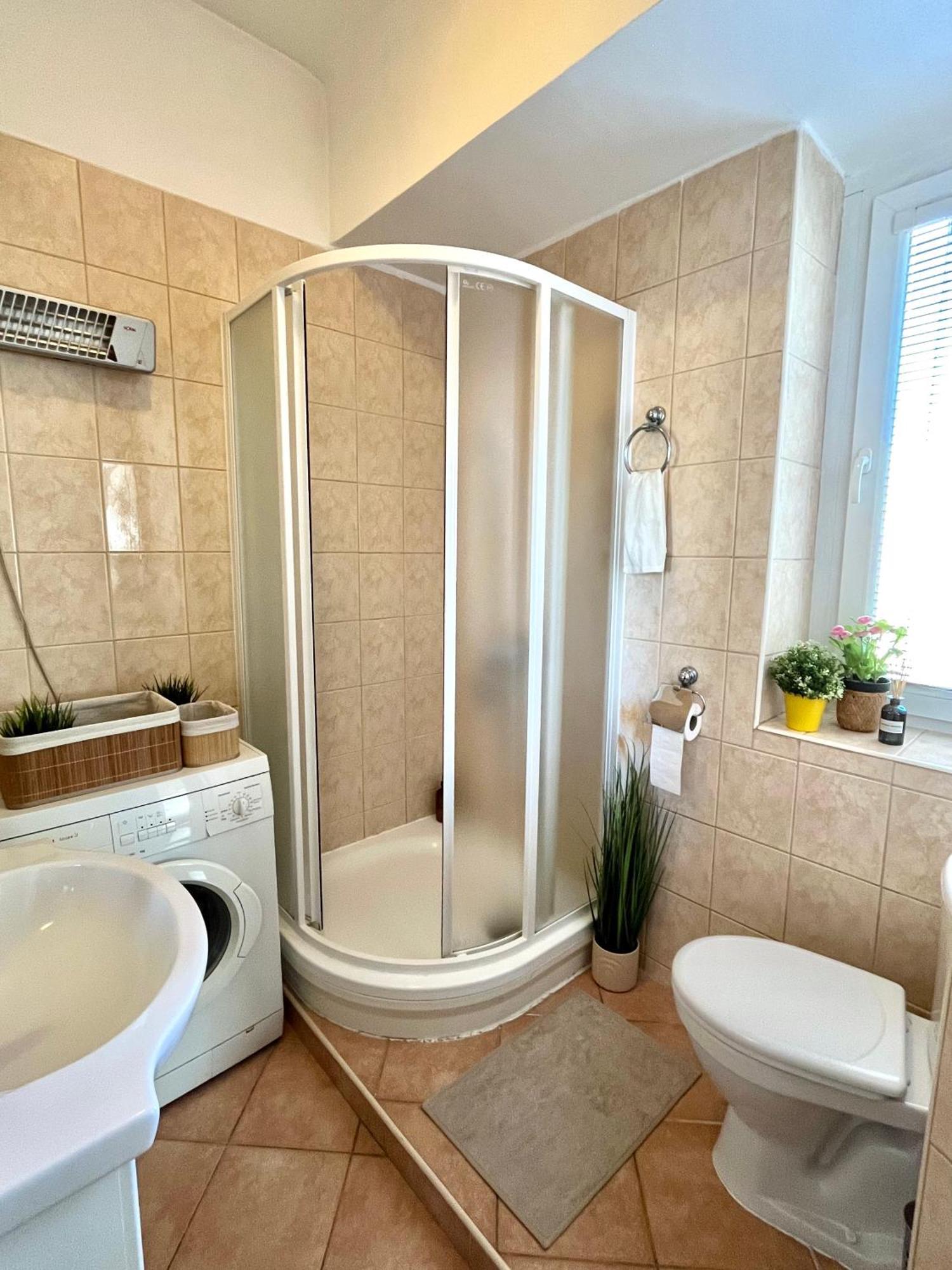 Apartment Caroline - Old Town, Ac Bratislava Exterior foto