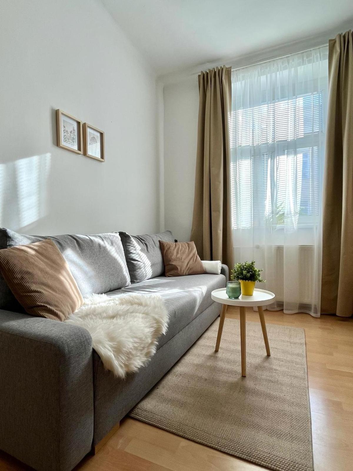Apartment Caroline - Old Town, Ac Bratislava Exterior foto