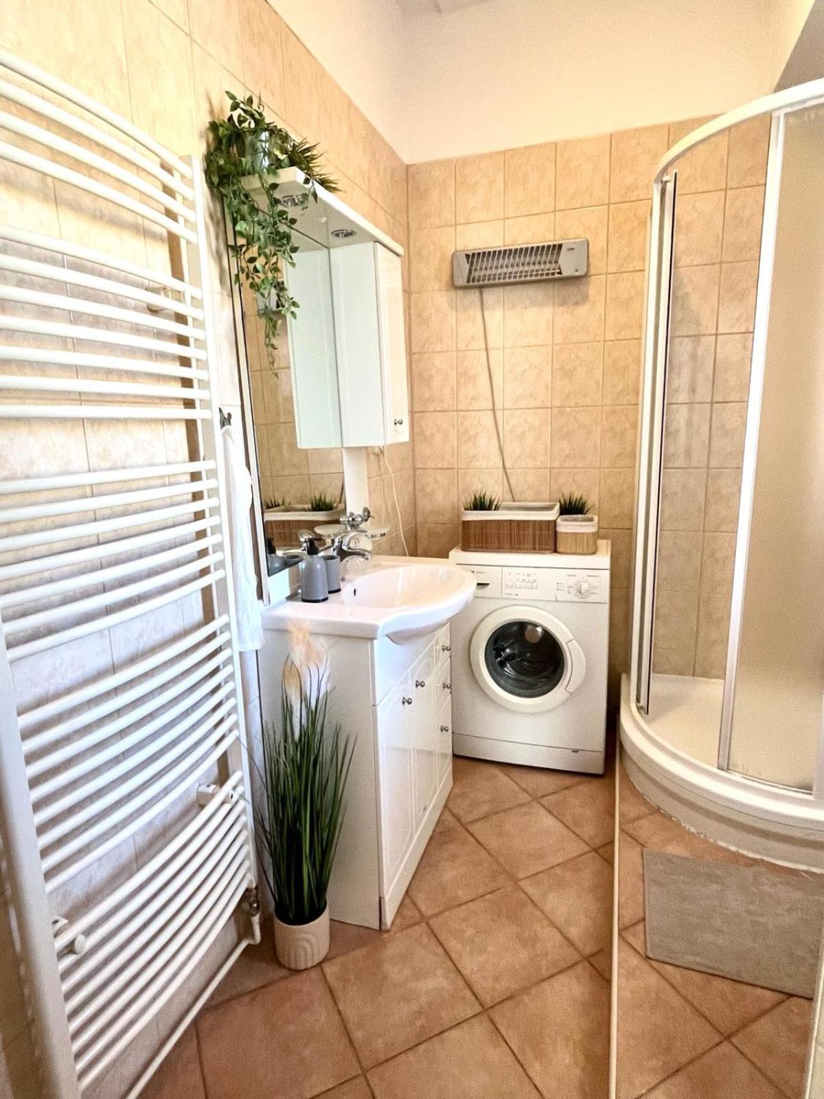 Apartment Caroline - Old Town, Ac Bratislava Exterior foto
